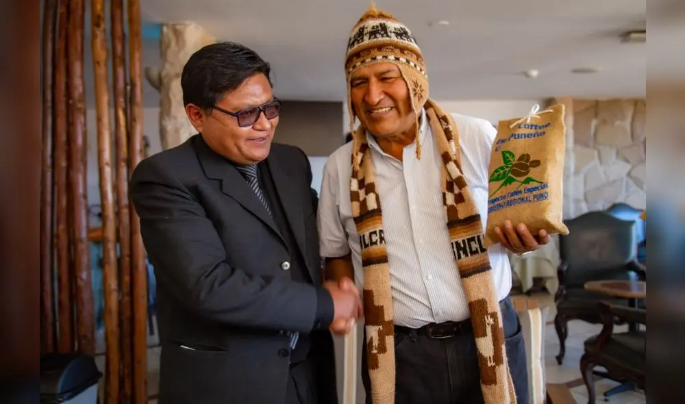 Evo Morales, a su paso por Puno, fue recibido por el gobernador regional Juan Luque. Foto: GORE Puno