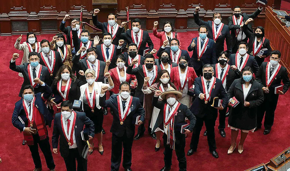 Unidos. Discrepancias en bancada de Perú Libre existen, pero -aseguran- no derivará en divisiones. Por supuesto, por ahora. Foto: EFE-Congreso de la República Unidos. Discrepancias en bancada de Perú Libre existen, pero -aseguran- no derivará en divisiones. Por supuesto, por ahora. Foto: EFE-Congreso de la República