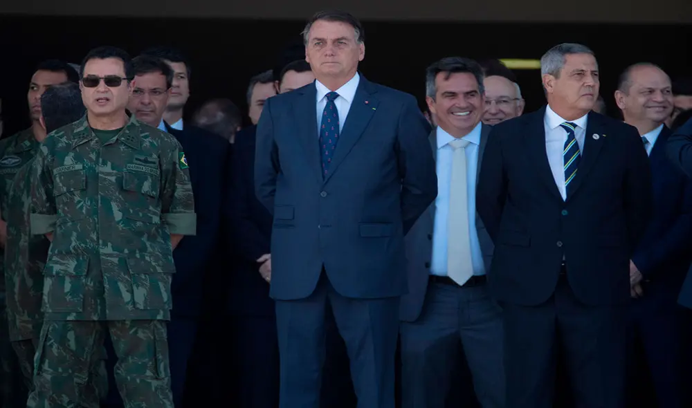 El mandatario brasileño, Jair Bolsonaro (c), ahora criticó al Congreso. Foto: EFE El mandatario brasileño, Jair Bolsonaro (c), ahora criticó al Congreso. Foto: EFE