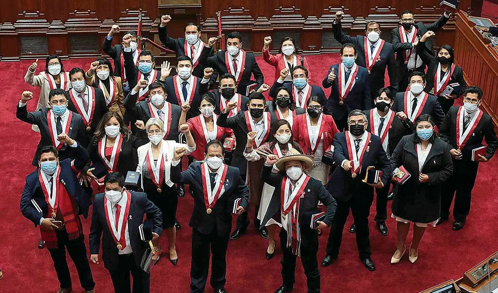 Unidos. Discrepancias en bancada de Perú Libre existen, pero -aseguran- no derivará en divisiones. Por supuesto, por ahora. Foto: EFE-Congreso de la República Unidos. Discrepancias en bancada de Perú Libre existen, pero -aseguran- no derivará en divisiones. Por supuesto, por ahora. Foto: EFE-Congreso de la República