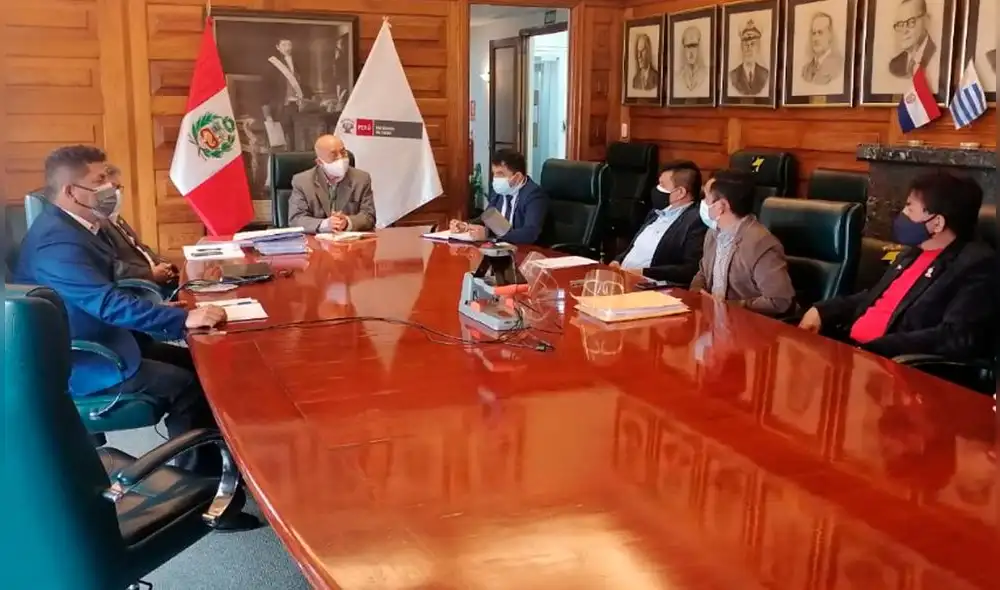Dirigentes del nosocomio y Fenutssa fueron recibidos por representantes del Minsa. Foto: difusión