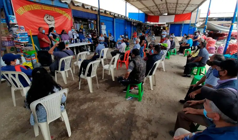 En rueda de prensa, los comerciantes exigieron que se devuelva lo cobrado con esta ordenanza. Foto: difusión En rueda de prensa, los comerciantes exigieron que se devuelva lo cobrado con esta ordenanza. Foto: difusión