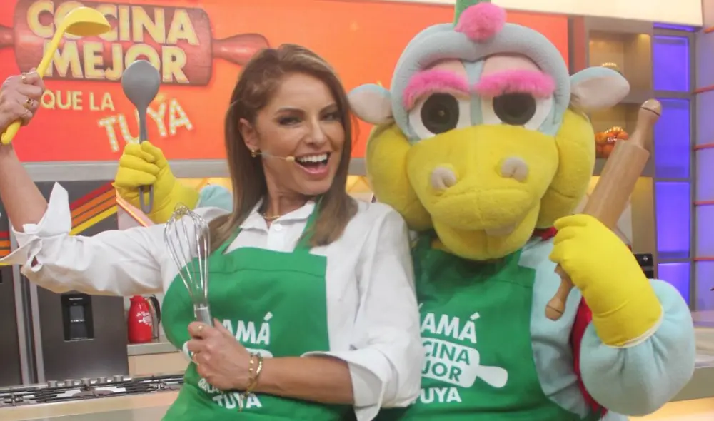 Ricardo Bonilla 'Timoteo' junto a Karina Rivera en el set de Mi mamá cocina mejor que la tuya. Foto: difusión