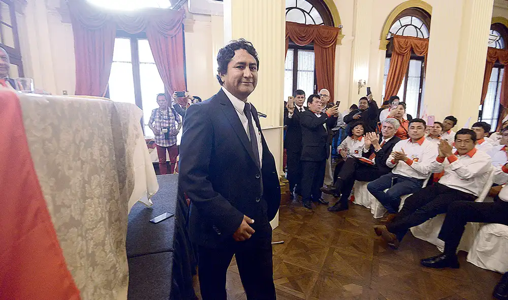 Saludos. Vladimir Cerrón se pronunció a favor del PPMP. Foto: difusión Saludos. Vladimir Cerrón se pronunció a favor del PPMP. Foto: difusión