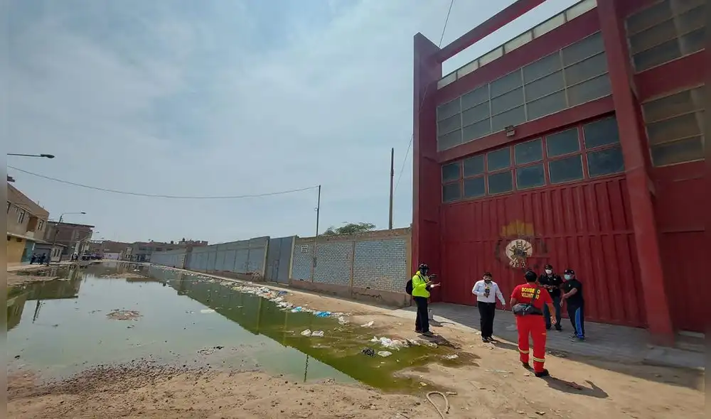 Autoridades no solucionan colapso de desagüe desde hace 8 días. Foto: Clinton Medina/La República