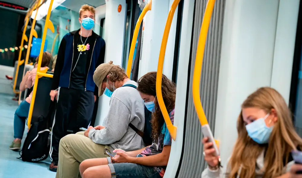 Transporte de Dinamarca, último lugar donde se usan máscaras protectoras en ese país. Foto: Ritzau Scanpix / Olafur Steinar Rye Gestsson..