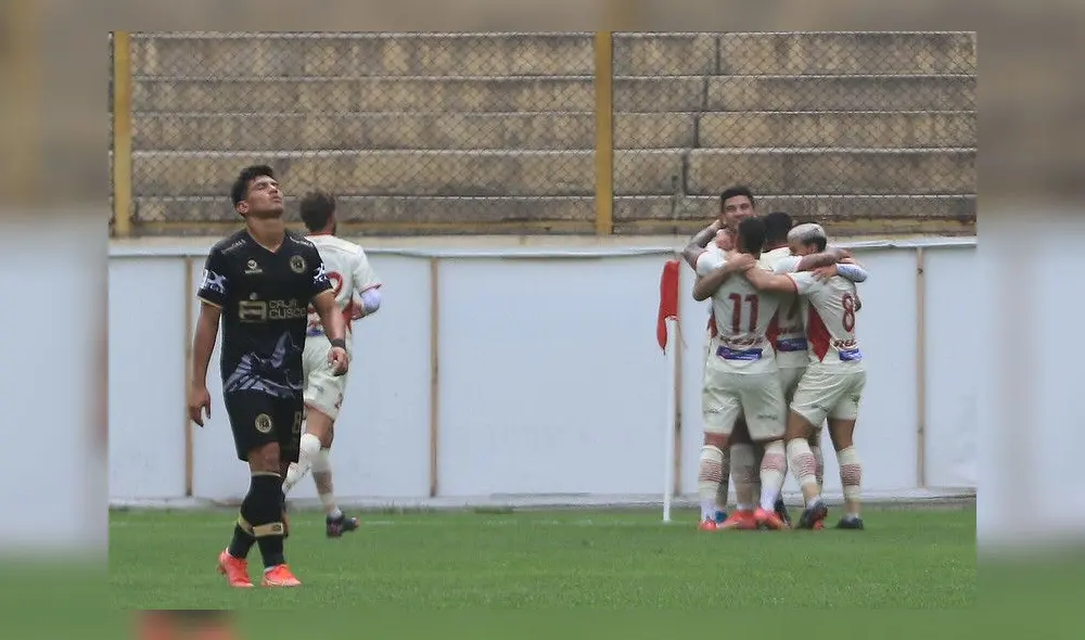 Lamento. Jugadores del cuadro imperial lamentaron la oportunidad que tuvieron de salir de la zona de descenso. Foto: Liga 1