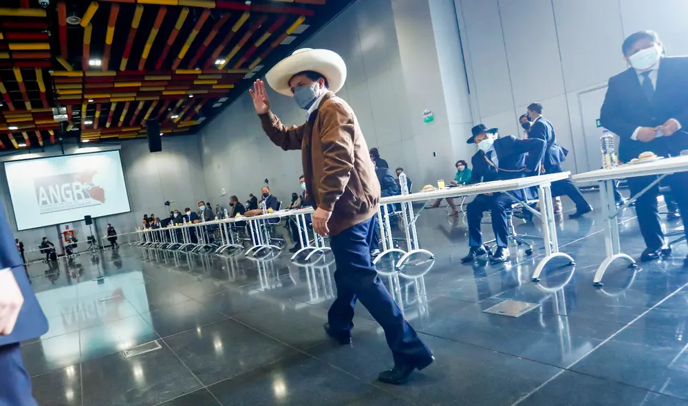 Pedro Castillo tuvo una reunión con gobernadores regionales en la que también estuvieron presentes ministros de Estado y el contralor general de la República, Nelson Shack. Foto: Presidencia Perú