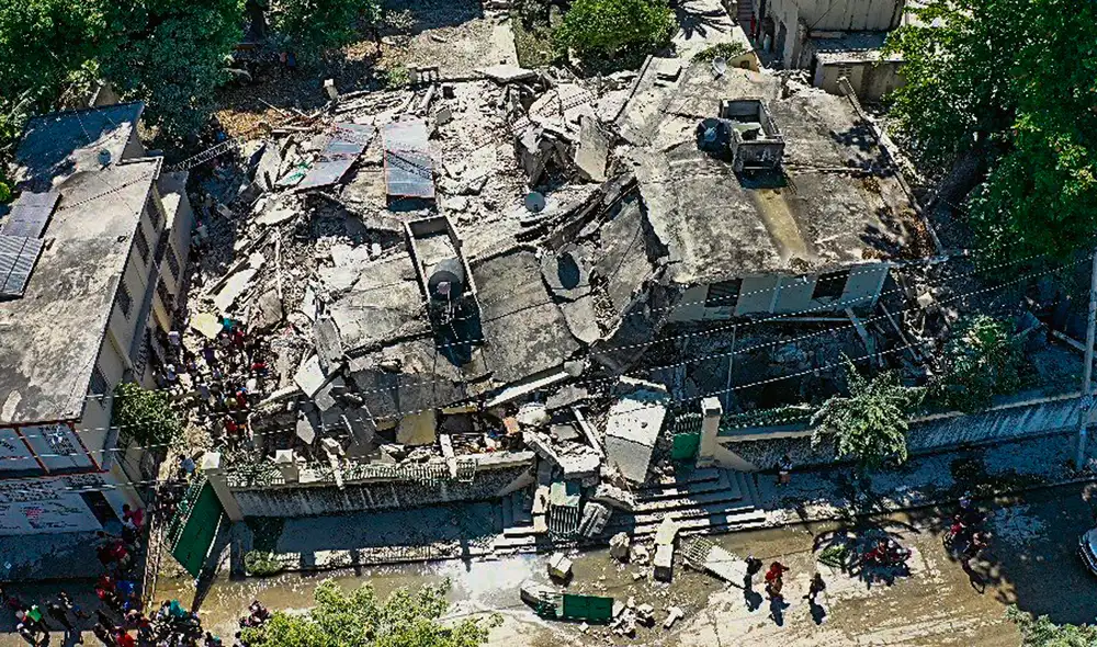 Temblor. Con drones se pudo constatar la gravedad del terremoto que sacudió la nación centroamericana. Foto: EFE Temblor. Con drones se pudo constatar la gravedad del terremoto que sacudió la nación centroamericana. Foto: EFE