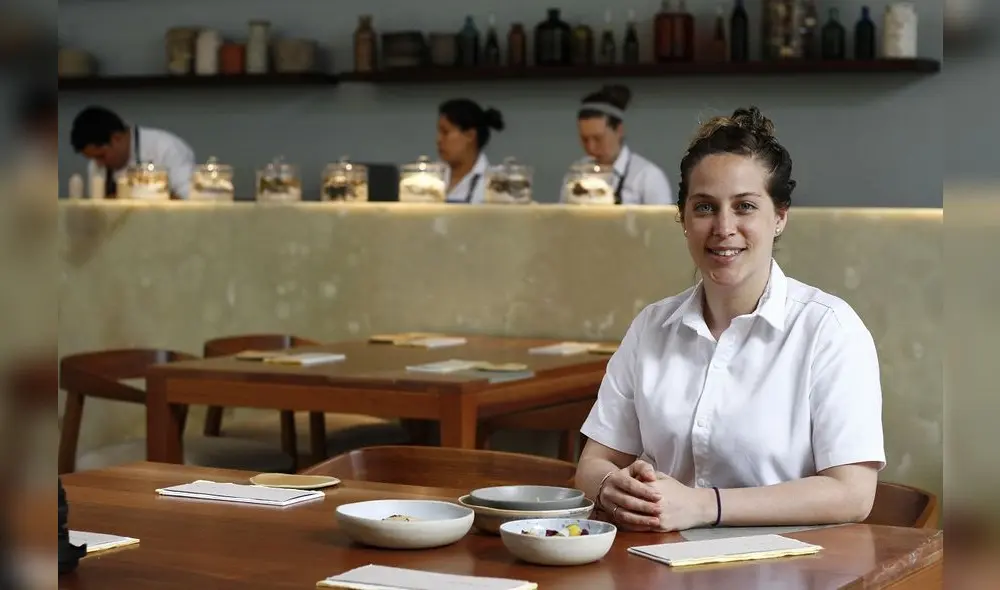 APRENDIZAJE.
En los primeros meses de la pandemia,
la propia Pía León tuvo que entregar
algunos pedidos por delivery.
Fotografía: Archivo La República APRENDIZAJE.
En los primeros meses de la pandemia,
la propia Pía León tuvo que entregar
algunos pedidos por delivery.
Fotografía: Archivo La República