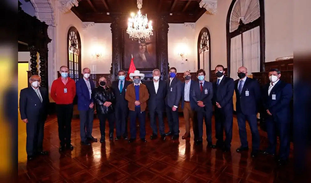 Presidente Pedro Castillo estuvo acompañado por el primer ministro y el titular de Justicia en reunión con medios. Foto: Presidencia de la República.