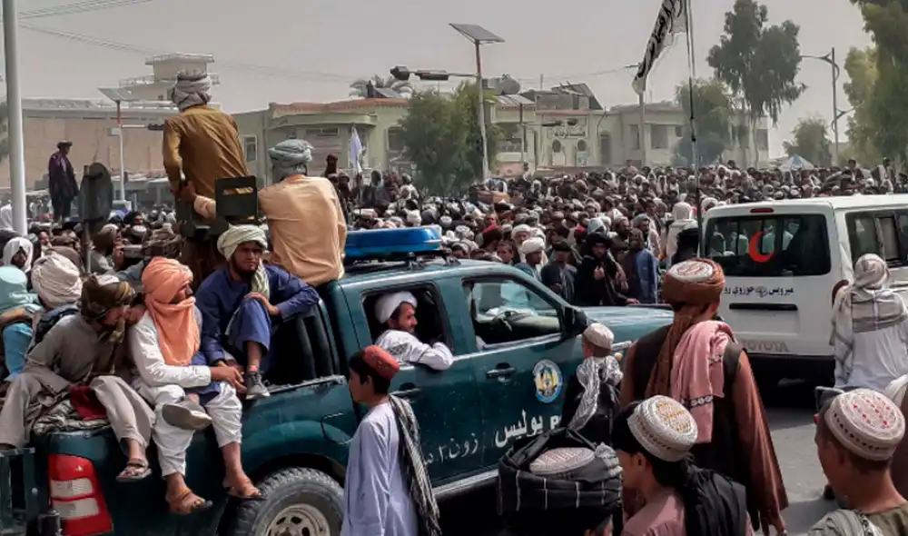 Los talibanes insistieron en que la población “no debe temer a los muyahidines”. Foto: EFE