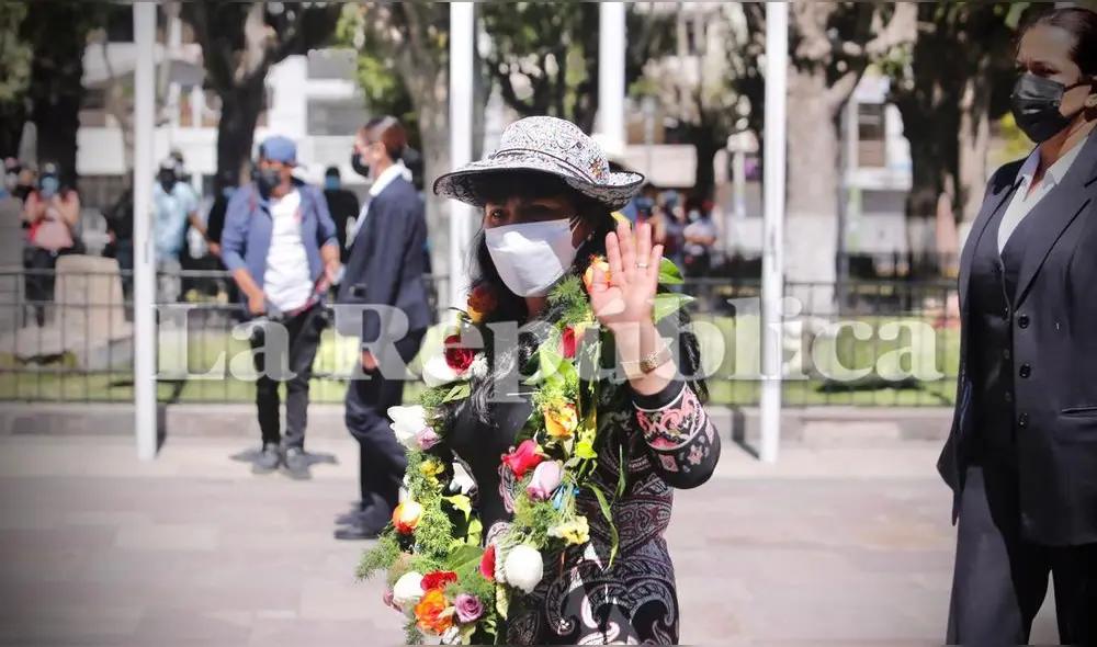 Esposa de mandatario estuvo presente en actividad en Cerro Colorado. Foto: Oswald Charca/La República Esposa de mandatario estuvo presente en actividad en Cerro Colorado. Foto: Oswald Charca/La República