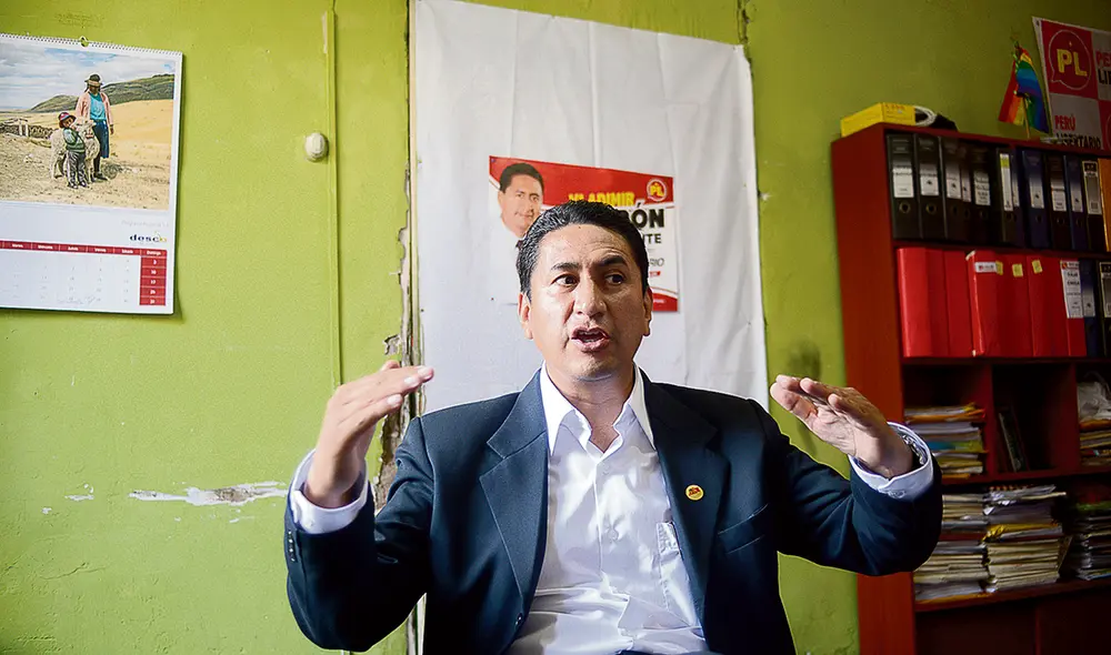 Defensa. Vladimir Cerrón asegura que Bellido no es terrorista. Foto: La República Defensa. Vladimir Cerrón asegura que Bellido no es terrorista. Foto: La República