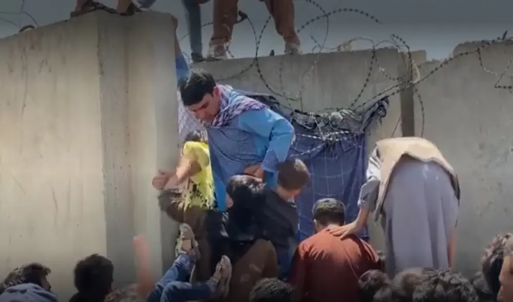 Medios han registrado el desespero vivido en Afganistán. Foto: captura de EFE Medios han registrado el desespero vivido en Afganistán. Foto: captura de EFE
