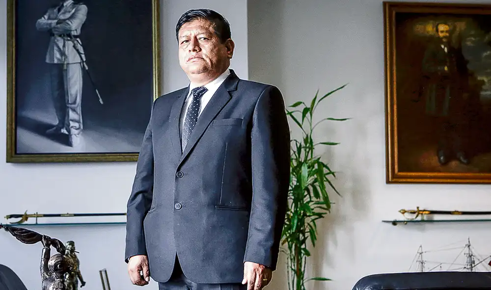 El dato. El ministro de Defensa, Walter Ayala, afirma que en los ascensos militares prevalecerán la meritocracia y la antigüedad para evitar los ‘’amiguismos’'. Foto: Marco Cotrina/La República El dato. El ministro de Defensa, Walter Ayala, afirma que en los ascensos militares prevalecerán la meritocracia y la antigüedad para evitar los ‘’amiguismos’'. Foto: Marco Cotrina/La República
