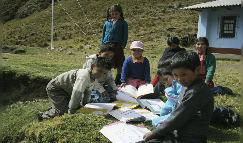 El objetivo es que todos los estudiantes de la zona rural puedan recibir clases. Foto: archivo/La República. El objetivo es que todos los estudiantes de la zona rural puedan recibir clases. Foto: archivo/La República.