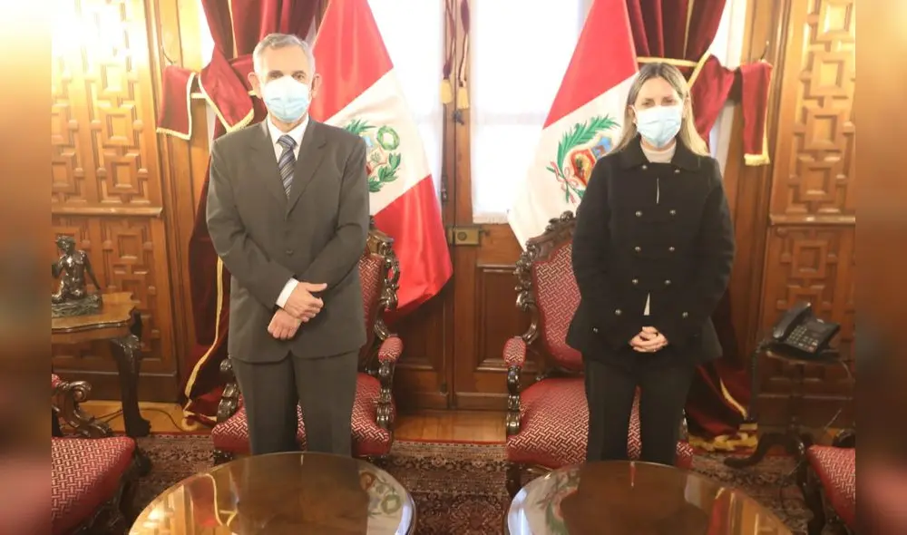 Pedro Francke y María del Carmen Alva tuvieron una reunión este lunes 16 de agosto. Foto: Twitter / Congreso de la República Pedro Francke y María del Carmen Alva tuvieron una reunión este lunes 16 de agosto. Foto: Twitter / Congreso de la República