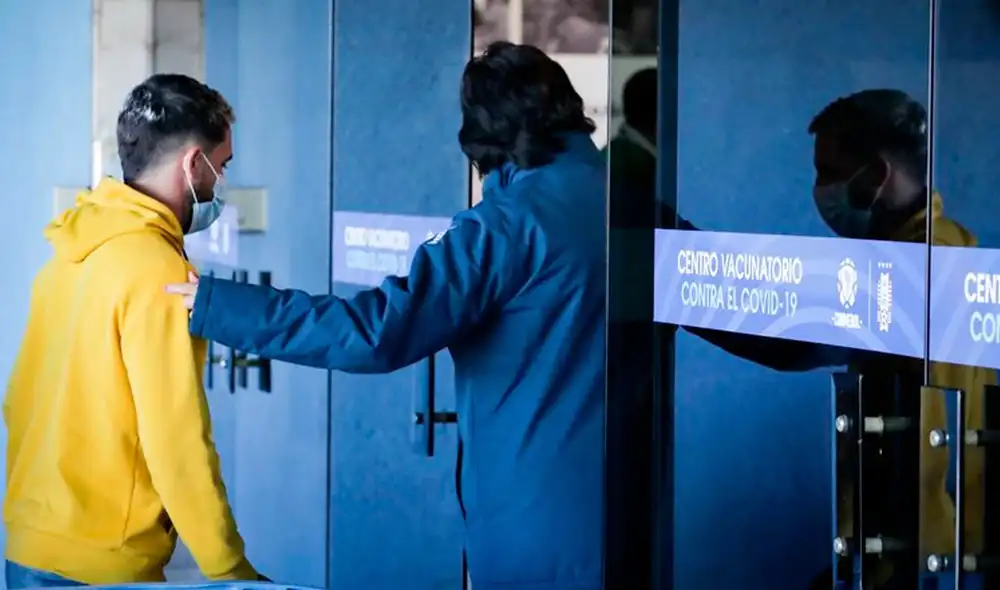 Según Our World in Data de la Universidad de Oxford, Uruguay aplicó 144 vacunas por cada 100 habitantes hasta el último 13 de agosto. Foto: EFE Según Our World in Data de la Universidad de Oxford, Uruguay aplicó 144 vacunas por cada 100 habitantes hasta el último 13 de agosto. Foto: EFE