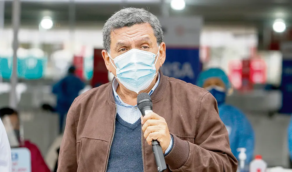 Ministro. Cevallos pidió a la población completar sus dosis. Foto: difusión