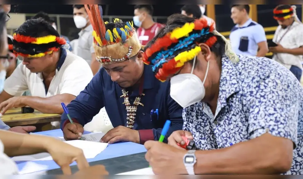 Firma del acta con67 acuerdos entre las 13 comunidades nativas y el Estado.