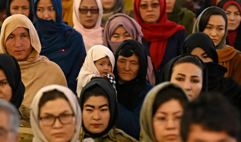 Entre 1996 y 2001, los talibanes aplicaron una versión ultrarigurosa de ley islámica que obligaba a las mujeres a llevar la burka en público. Foto: AFP