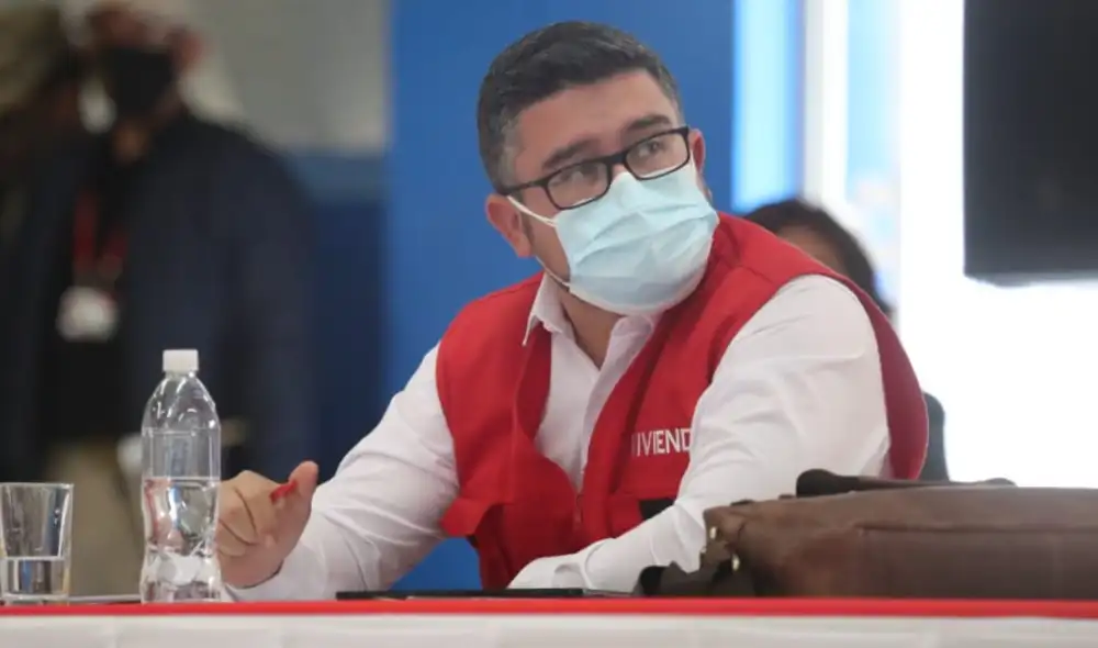 El titular de Vivienda estuvo en Piura supervisando los trabajos para los damnificados del sismo del 30 de julio. Foto: Ministerio de Vivienda