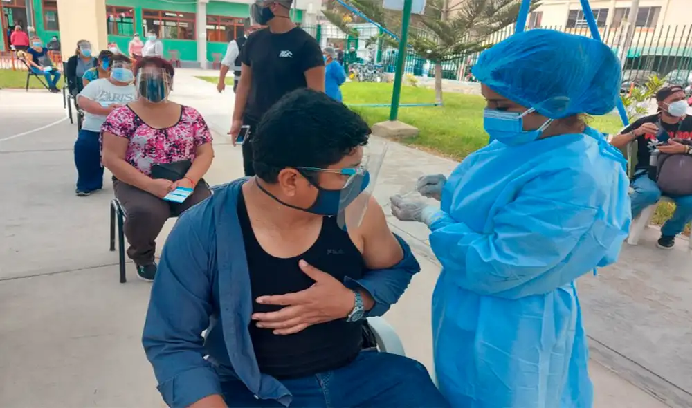 Revisa AQUÍ cuándo te toca vacunarte y cómo saber si te encuentras en el padrón nacional de vacunación. Foto: La República