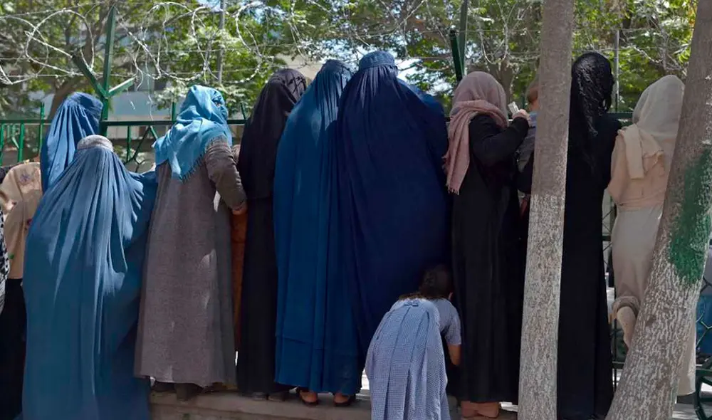 Mujeres totalmente cubiertas con el burka en Afganistán. Foto: AFP Mujeres totalmente cubiertas con el burka en Afganistán. Foto: AFP