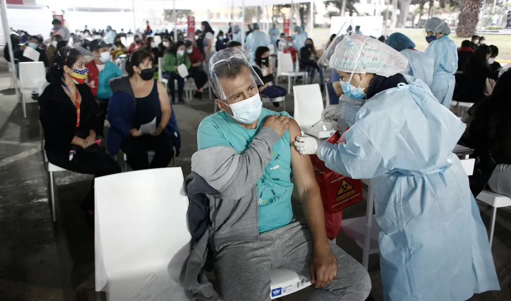 Revisa dónde quedan los lugares de vacunación para los 43 distritos de Lima Metropolitana y los 7 del Callao. Foto: Grupo La República Revisa dónde quedan los lugares de vacunación para los 43 distritos de Lima Metropolitana y los 7 del Callao. Foto: Grupo La República