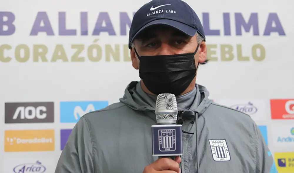 Bustos dirige al club blanquiazul desde este 2021. Foto: Alianza Lima