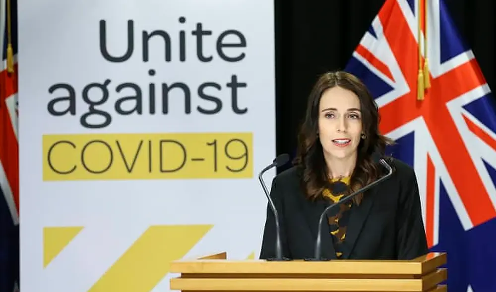 La primera ministra de Nueva Zelanda, Jacinda Ardern, ordenó el confinamiento de su nación por tres días. Foto: Hagen Hopkins/Getty