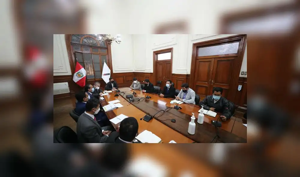 Alcaldes alcanzaron necesidades de sus jurisdicciones a Bellido. Foto: PCM Alcaldes alcanzaron necesidades de sus jurisdicciones a Bellido. Foto: PCM