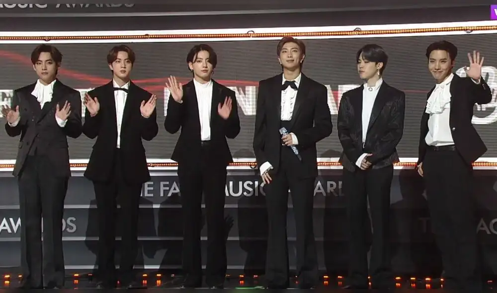 BTS en el escenario de los TMA 2020. En aquella edición Suga, se ausentó debido a su cirugía al hombro. Foto: The Fact