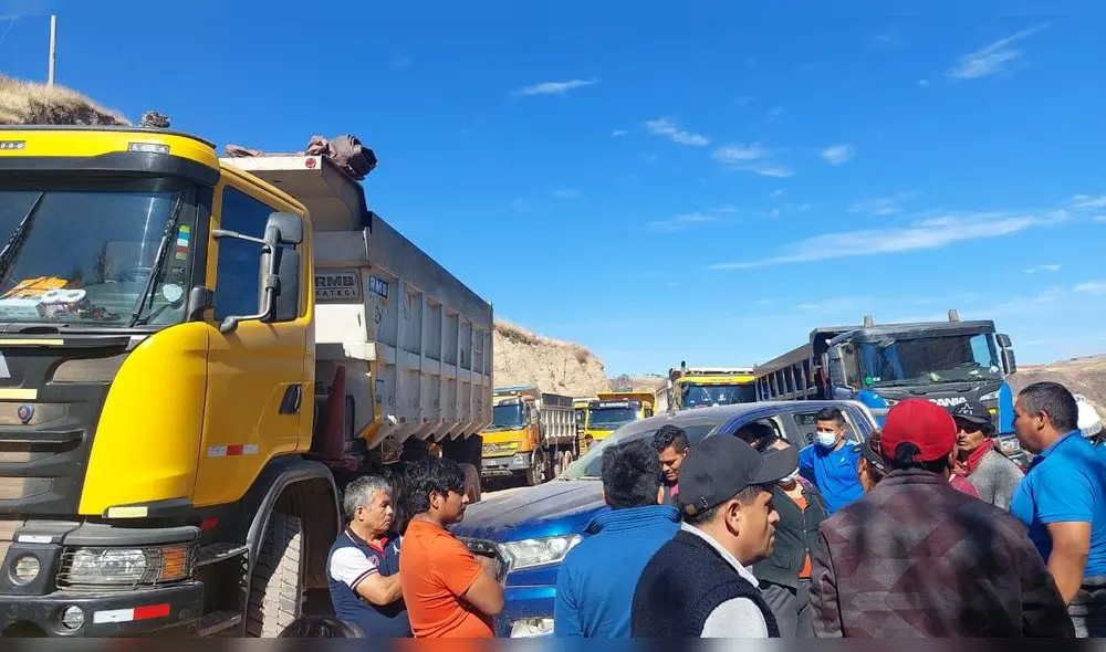 Choferes de volquetes quisieron retirar a pobladores a la fuerza. Foto: difusión