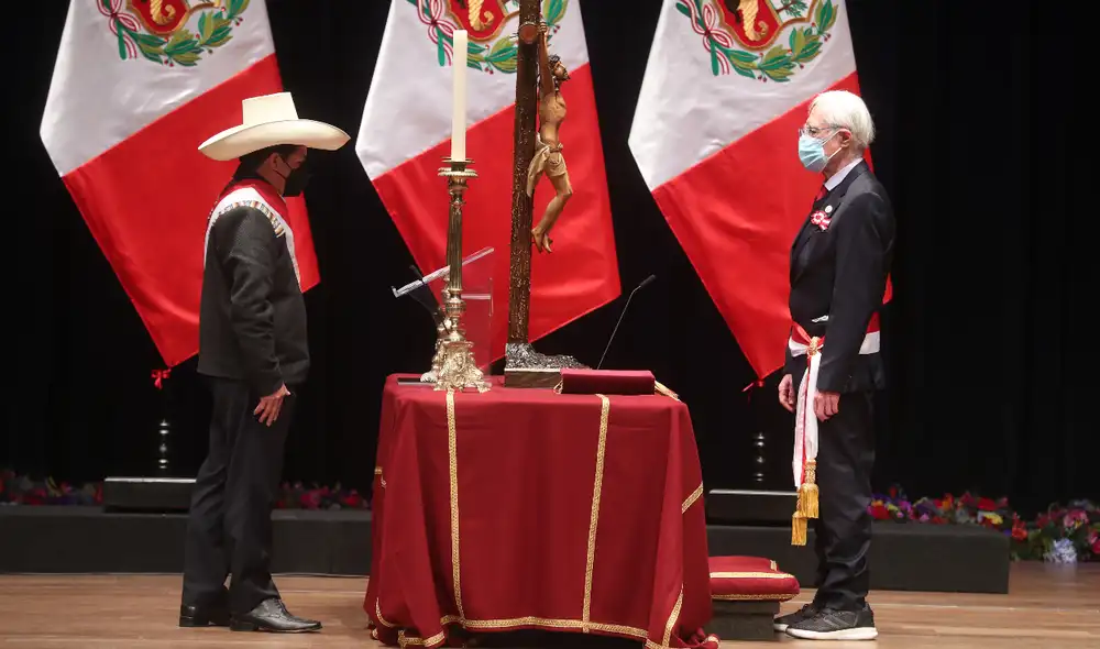 Pedro Castillo juramentó a Héctor Béjar el 29 de julio. El 17 de agosto el excanciller presentó su renuncia. Foto: Presidencia