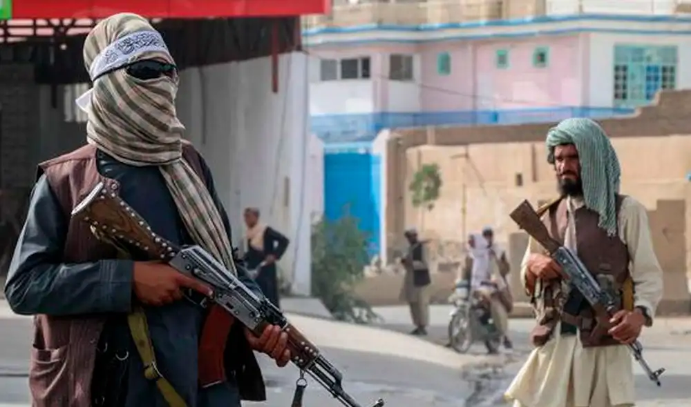 Según la DW, los talibanes han allanado los domicilios de al menos tres de sus periodistas. Foto: EFE