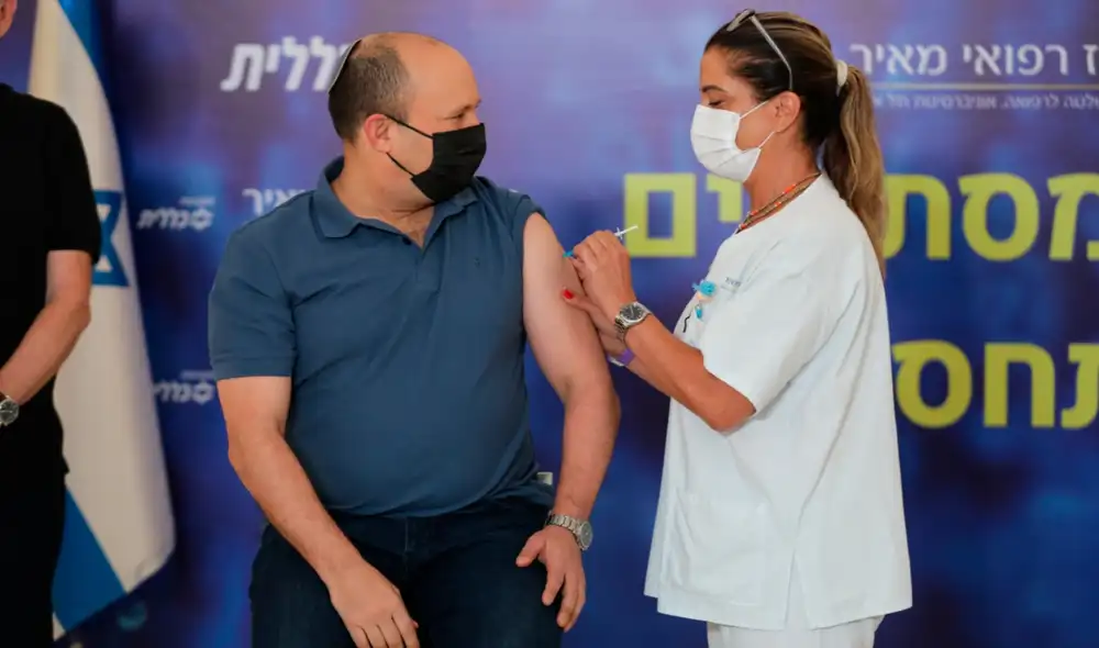 “Llamo a todos los que cumplen con los requisitos que ha determinado el comité a vacunarse y asumir la responsabilidad por la salud y el sustento de todos nosotros", aseguró Benet. Foto: EFE “Llamo a todos los que cumplen con los requisitos que ha determinado el comité a vacunarse y asumir la responsabilidad por la salud y el sustento de todos nosotros", aseguró Benet. Foto: EFE