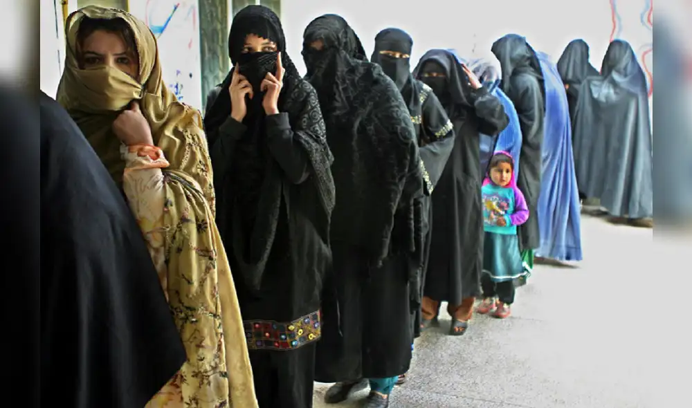 Mujeres afganas denuncian que en la práctica no se cumple lo que los talibanes aseguraron. Foto: EFE Mujeres afganas denuncian que en la práctica no se cumple lo que los talibanes aseguraron. Foto: EFE