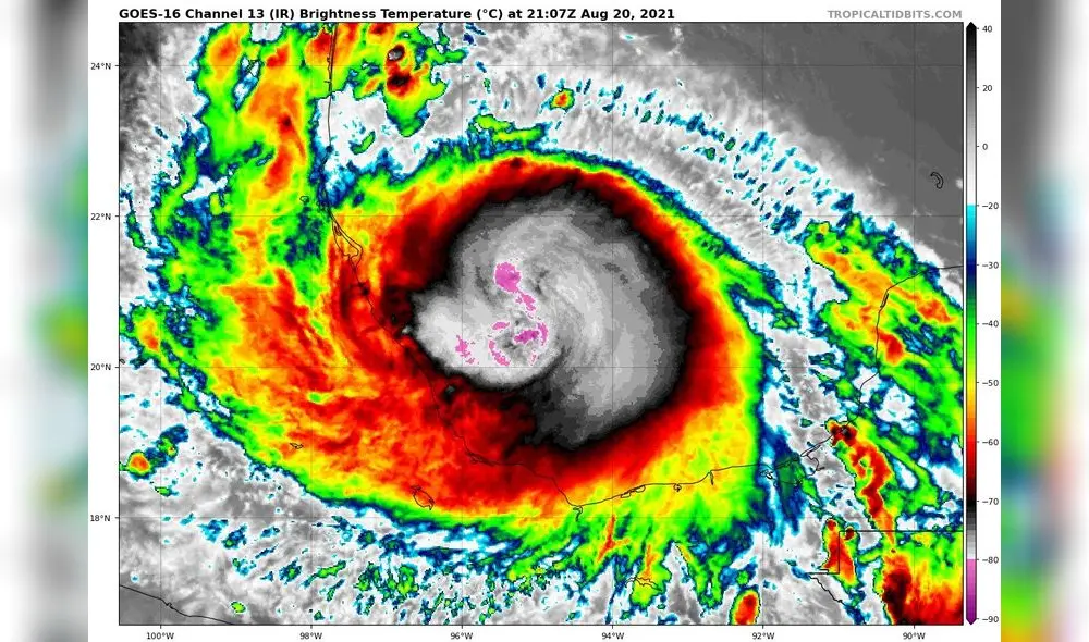 Los meteorólogos prevén que Henri se fortalezca en las próximas 48 horas y se convierta en huracán el sábado. Foto: captura de Twitter/@NHC_Atlantic