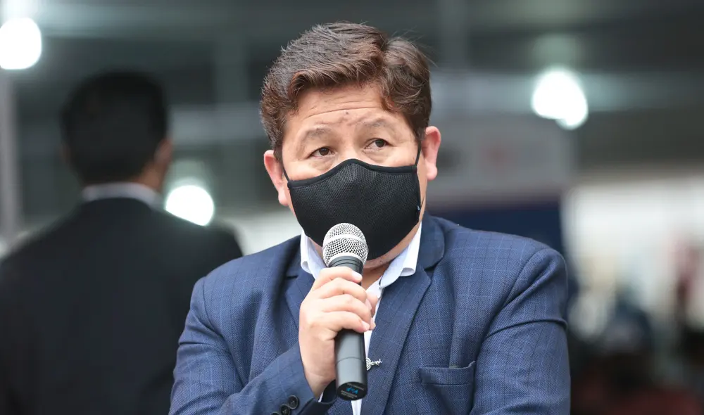 Guido Bellido declaró a la prensa tras recibir la primera dosis de Sinopharm contra la COVID-19 en el inicio de la vacunatón. Foto: PCM