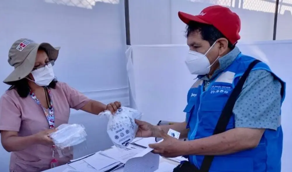 Entrega de mascarillas forma parte de las estrategias para afrontar una posible tercera ola de infecciones de la COVID-19. Foto: Minsa Entrega de mascarillas forma parte de las estrategias para afrontar una posible tercera ola de infecciones de la COVID-19. Foto: Minsa
