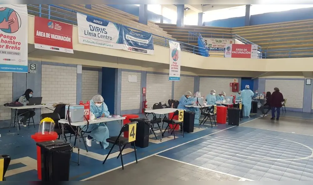En Breña, personal de Salud pide a la ciudadanía que acuda a inmunizarse. Foto: César Zorrilla/ URPI-LR