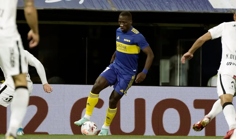 El peruano Luis Advíncula arrancó el partido como titular frente a Patronato. Foto: Boca Juniors