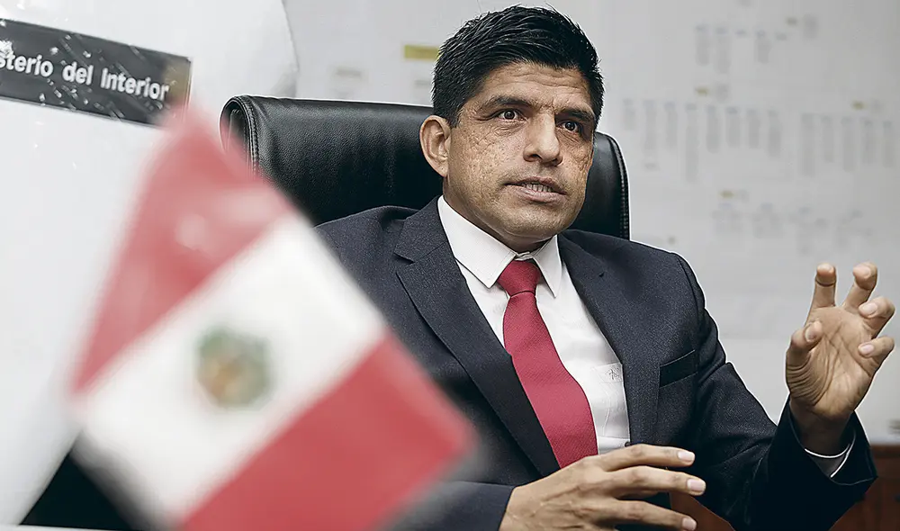 Explicación: El ministro del Interior, Juan Carrasco, aclaró que las rondas campesinas no actuarán en Lima y que tienen su propia ley y ámbitos de
acción. Foto: Carlos Contreras/La República Explicación: El ministro del Interior, Juan Carrasco, aclaró que las rondas campesinas no actuarán en Lima y que tienen su propia ley y ámbitos de
acción. Foto: Carlos Contreras/La República