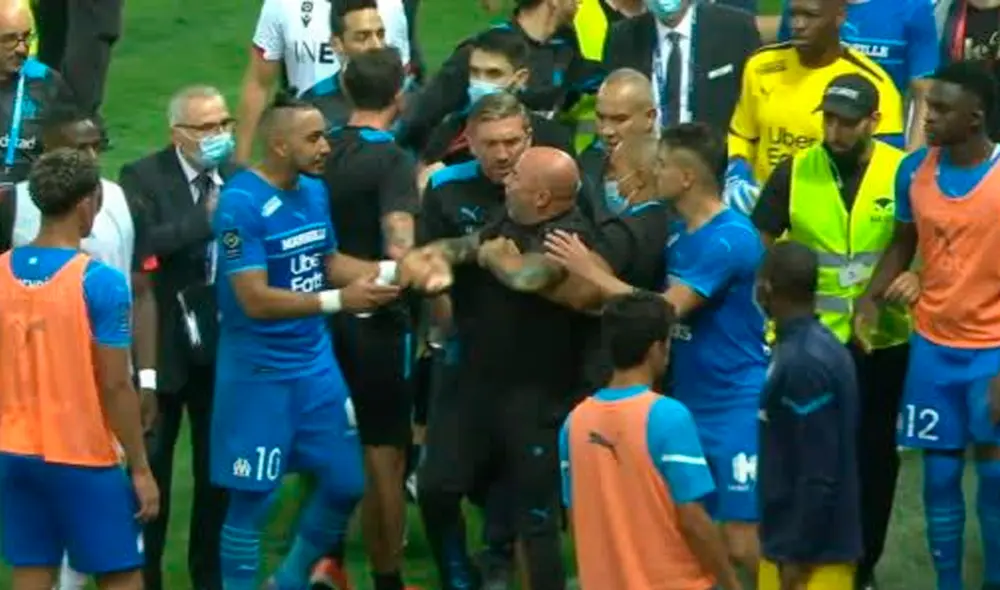 Marsella vs. Niza: Jorge Sampaoli se peleó con hinchas que agredieron a sus jugadores. Foto: Captura Bein Sports Marsella vs. Niza: Jorge Sampaoli se peleó con hinchas que agredieron a sus jugadores. Foto: Captura Bein Sports