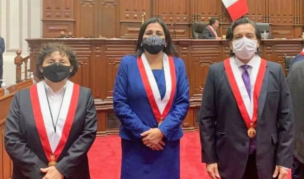 Los congresistas morados que entraron al Congreso son Susel Paredes, Flor Pablo y Edward Málaga. Foto: Partido Morado