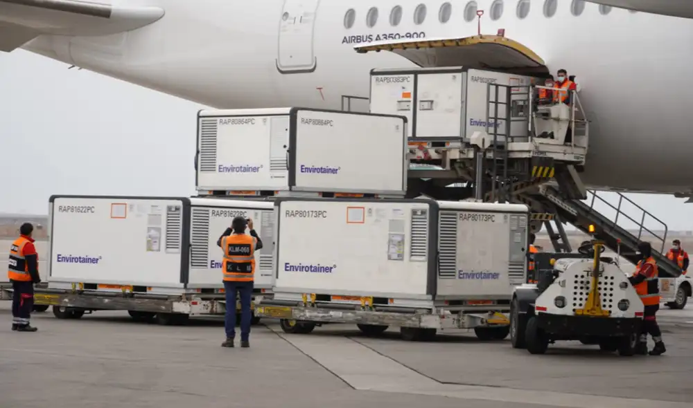 Laboratorio chino enviaría 200.000 dosis adicionales en los siguientes días. Foto: Minsa Laboratorio chino enviaría 200.000 dosis adicionales en los siguientes días. Foto: Minsa