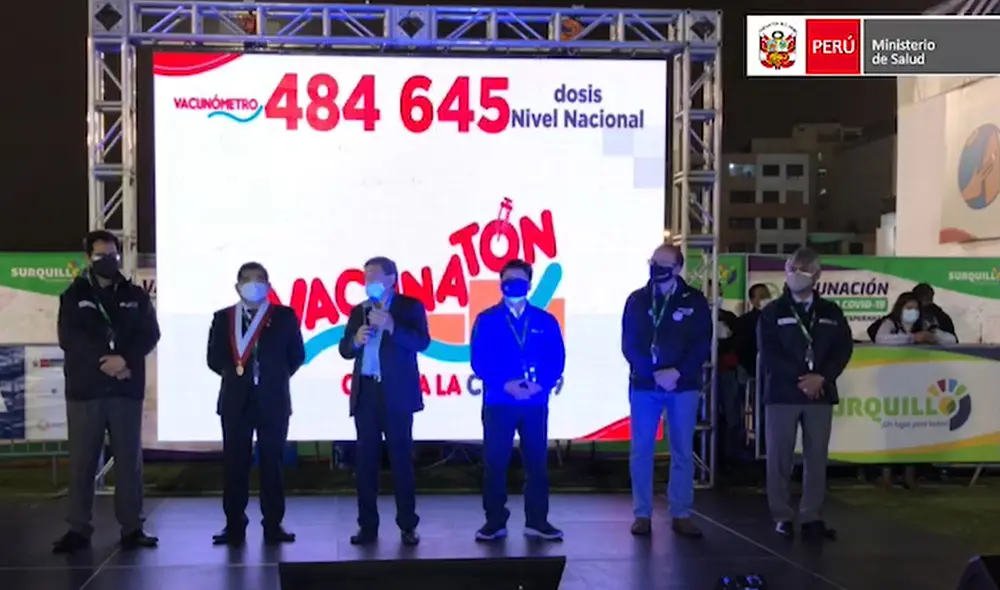 Ministro dio buena noticia desde el vacunatorio de Surquillo. Foto: captura del Minsa Ministro dio buena noticia desde el vacunatorio de Surquillo. Foto: captura del Minsa
