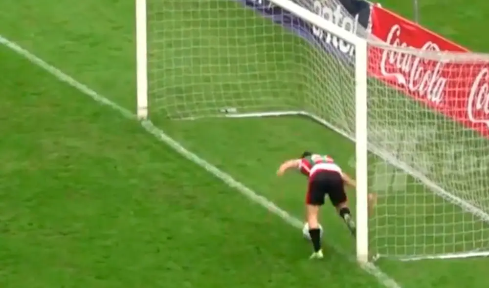 Insólito gol que le anularon a futbolista del Deportivo Maldonado de Uruguay es viral. Foto: captura Twitter Insólito gol que le anularon a futbolista del Deportivo Maldonado de Uruguay es viral. Foto: captura Twitter